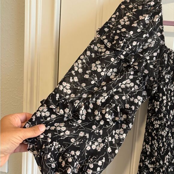 Petal & Pup midi Ruched floral dress with bell sleeves - Picture 6 of 13